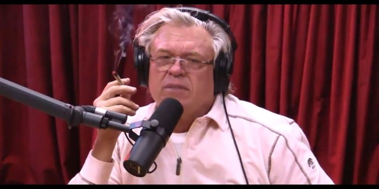 Ron White and Joe Rogan discuss Drinking, Drugs, and Gambling