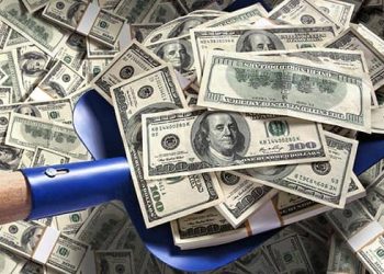 Lucky Gambler Wins $10K on $2.50 Bet at Off-Strip Casino!